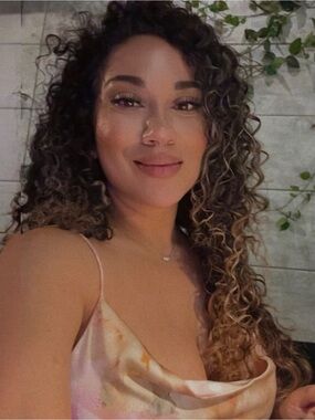 Hi! I'm Leslie Mommy of 2